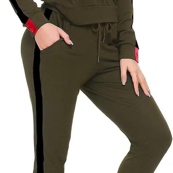 Comfortable Women’s Stripe Tracksuit - Chic Long Sleeve Pullover & Joggers - Picture 7 of 7